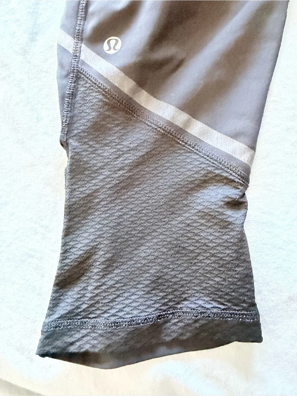 Lululemon -  Black Gray Cropped Performance Capris